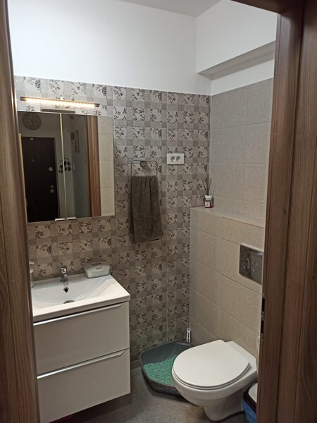 garsoniera total decomandata-42mp/metrou Berceni/3-5min pe jos